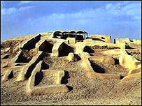 شهرسوخته در ۵۶ کيلومتری زابل در استان سيستان و بلوچستان و در حاشيه جاده زابل زاهدان واقع شده و پنج هزار سال قدمت دارد.
