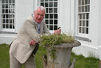 Charles Duff tu allan i blasdy'r Faenol