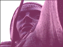 Robin Hood statue turns the colour pink. Photo by Christine Preedy from Bulwell, Nottinghamshire