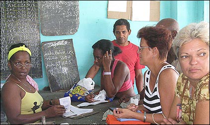 La crisis financiera ha reducido el poder adquisitivo de los cubanos. (Foto: Raquel Pérez)