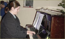 Sing Live accompanist, Katie Roberts