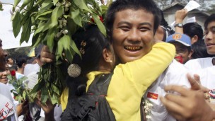 Tù chính trị Miến Điện được ân xá hồi tháng Giêng năm 2012