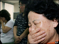 Parente de sul-coreano seqüestrado chora