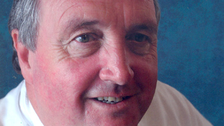 John Meredith ar glawr ei lyfr