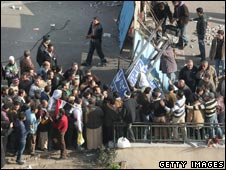 Protesters at an entrance to Tahrir Square in Cairo (3 Feb 2011)