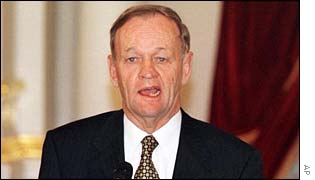 Se skupinou původních obyvatel kmene Tlicho podepsal dohodu kanadský premiér Jean Chretien. 