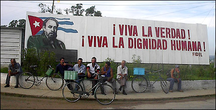 Cartel cubano (Foto: Raquel Pérez)