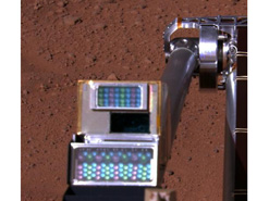 Phoenix Mars Lander's Robotic Arm Camera (RAC) as seen by the lander's Surface Stereo Imager (SSI). [Credit: NASA/JPL-Caltech/University of Arizona/Texas A&M University]