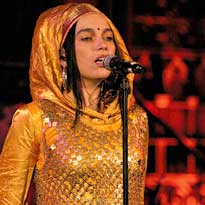 Marina from Ojos de Brujo (copyright Philip Ryalls)