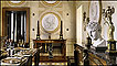 Interior da casa de Versace junto ao Lago de Como (Foto: Cortesia Sotheby's/Mario Ciampi)