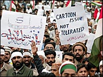 تظاهرات ضد کاريکاتورهای دانمارکی روز يکشنبه 12 فوريه در پاکستان 