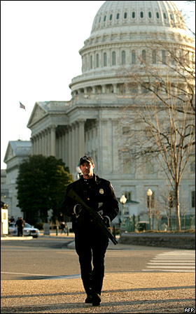 Policía frente al Capitolio, Washington