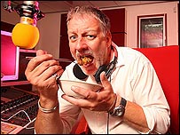 Gordon tries a bit of curry for breakfast