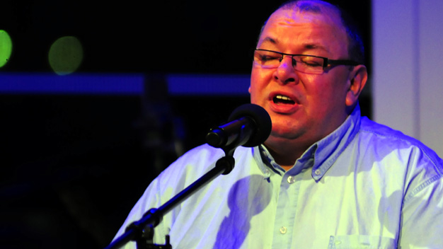 Mick West live at Pacific Quay. Photo by Sean Purser.