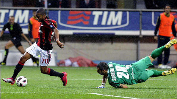 AC MiIan striker Robinho in action against Chievo.