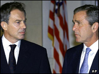 Tony Blair (esq.) e George W. Bush