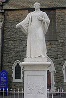 Cofeb i Thomas Charles tu allan i Gapel Tegid