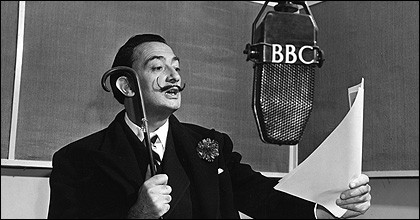 El pintor surrealista Salvador Dalí, hablando en la sección en español del Servicio Mundial de la BBC