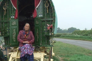 Edna lives a traditional gypsy life roaming the roads in her caravan, but she says it’s Jesus who gives her direction.