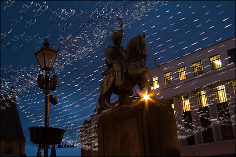 Statue against lights. By Giuseppe Bignardi