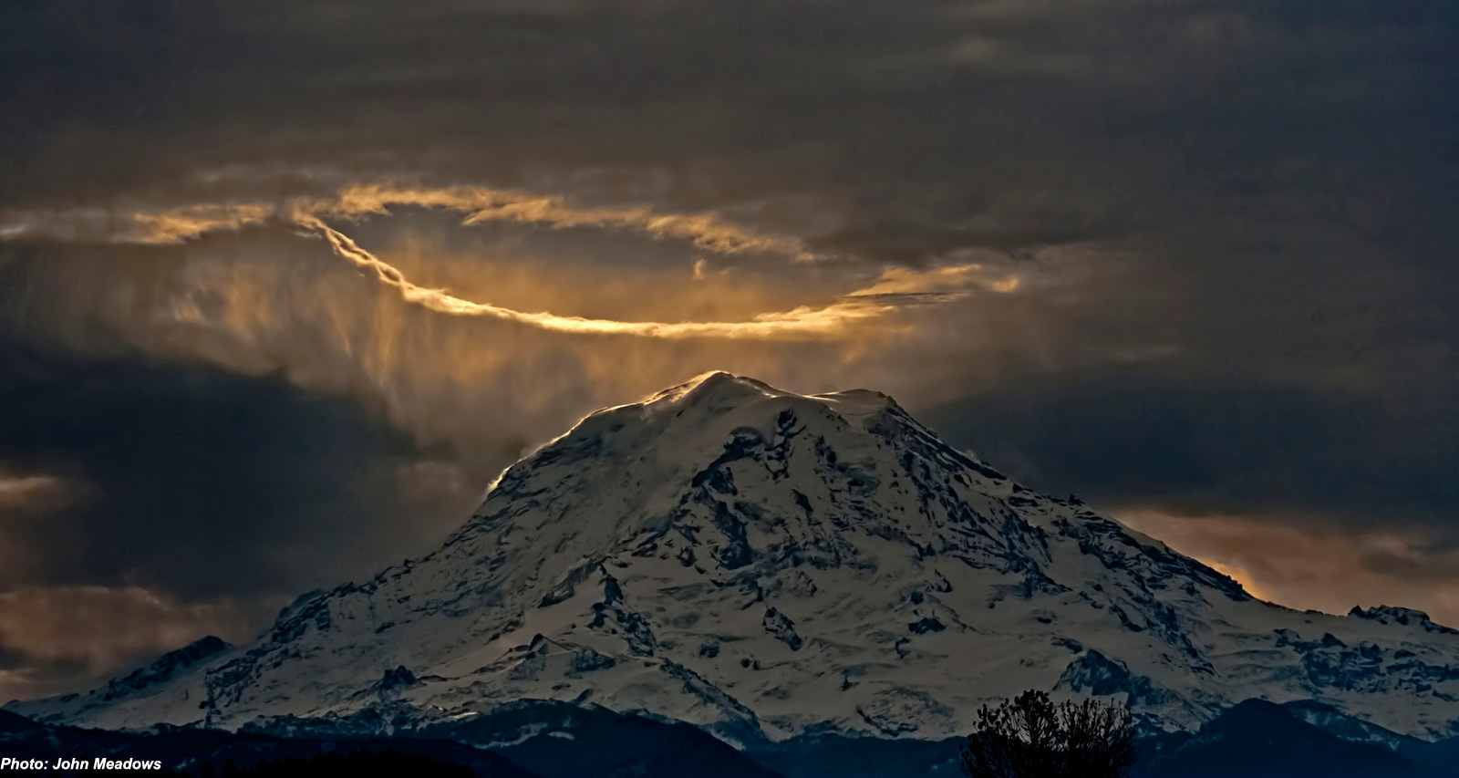 lenticular cloud, mt rainier