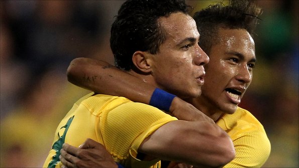 Leonardo Damiao (left) and Neymar playing for Brazil