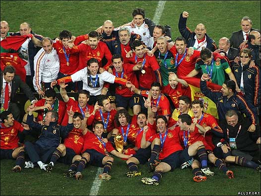 España celebra la victoria en la final