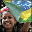 Brasileira com bandeira (arquivo)