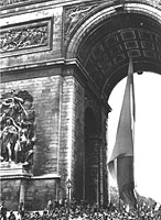 The Tricolore being carried underneath the Arc de Triomphe, August 1944