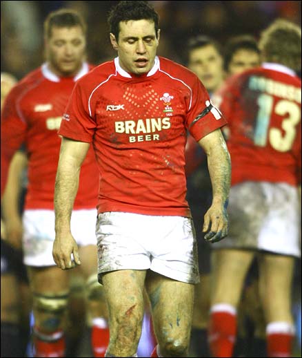 Stephen Jones trudges off after defeat to Scotland