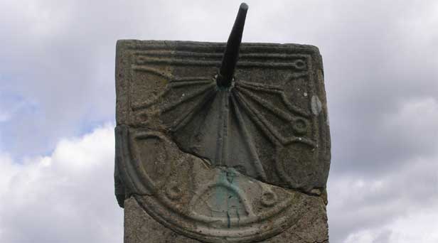 photograph of the sundial at the Nendrum Monastery