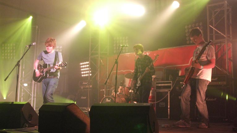 Nos Lun yn yr Eisteddfod - Brwydr y Bandiau