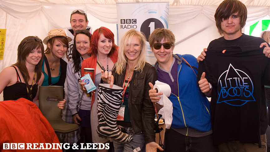 Jo sets a challenge to collect some random festival goodies