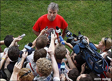 Hiddink talks to the world's press