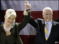 McCain ve eşi Cindy