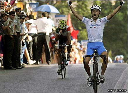 Italy's Paolo Bettini wins the Olympic road race in 2004