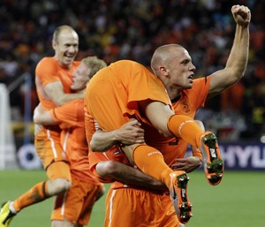 John Heitinga gives Wesley Sneijder a lift home from Cape Town - AP Photo/Schalk van Zuydam