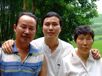 Mgr Liu agus a theaghlach
