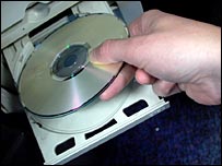 放入CD