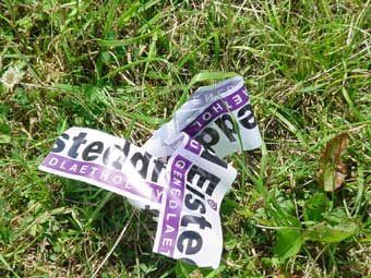 Golwg ar y paratoadau ar faes prifwyl Eryri, Gorffennaf 12, 2005.