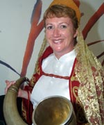 Cyflwynydd y corn hirlas, Teleri Wyn