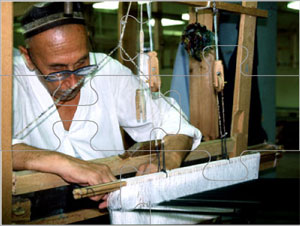 Photo. Uzbek weaver.