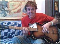 Paul McCartney e o violão Rex