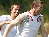 Michael Owen và Wayne Rooney