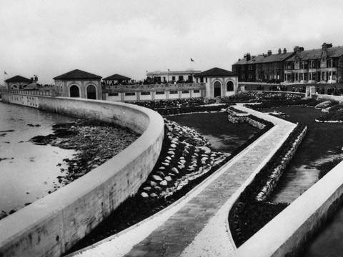 Black and white view of gardens and 1930s swimming pool building at Troon Esplanade.