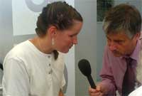 Yn cael ei holi yn yr Eisteddfod gan Alun Rhys ar gyfer BBC Radio Cymru