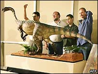 Modelo de dinossauro encontrado no Brasil
