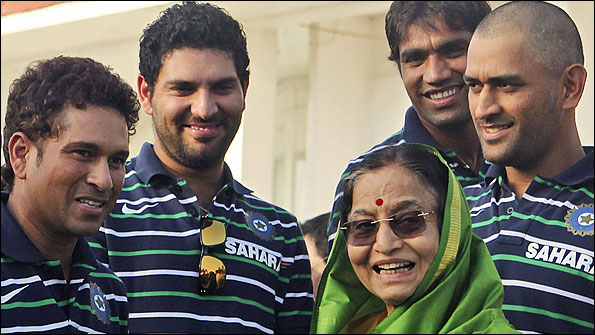 Sachin Tendulkar, Yuvraj Singh, India president Pratibha Devisingh Patil, Munaf Patel and Mahendra Dhoni