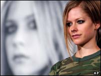 اورا لوين خواننده پاپ، عکس از آسوشيتدپرس