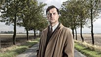 Carne (David Morrissey) avoids Sarah